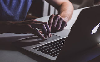 日本国脚佐野海舟结婚，其妻子木下樱是一名模特